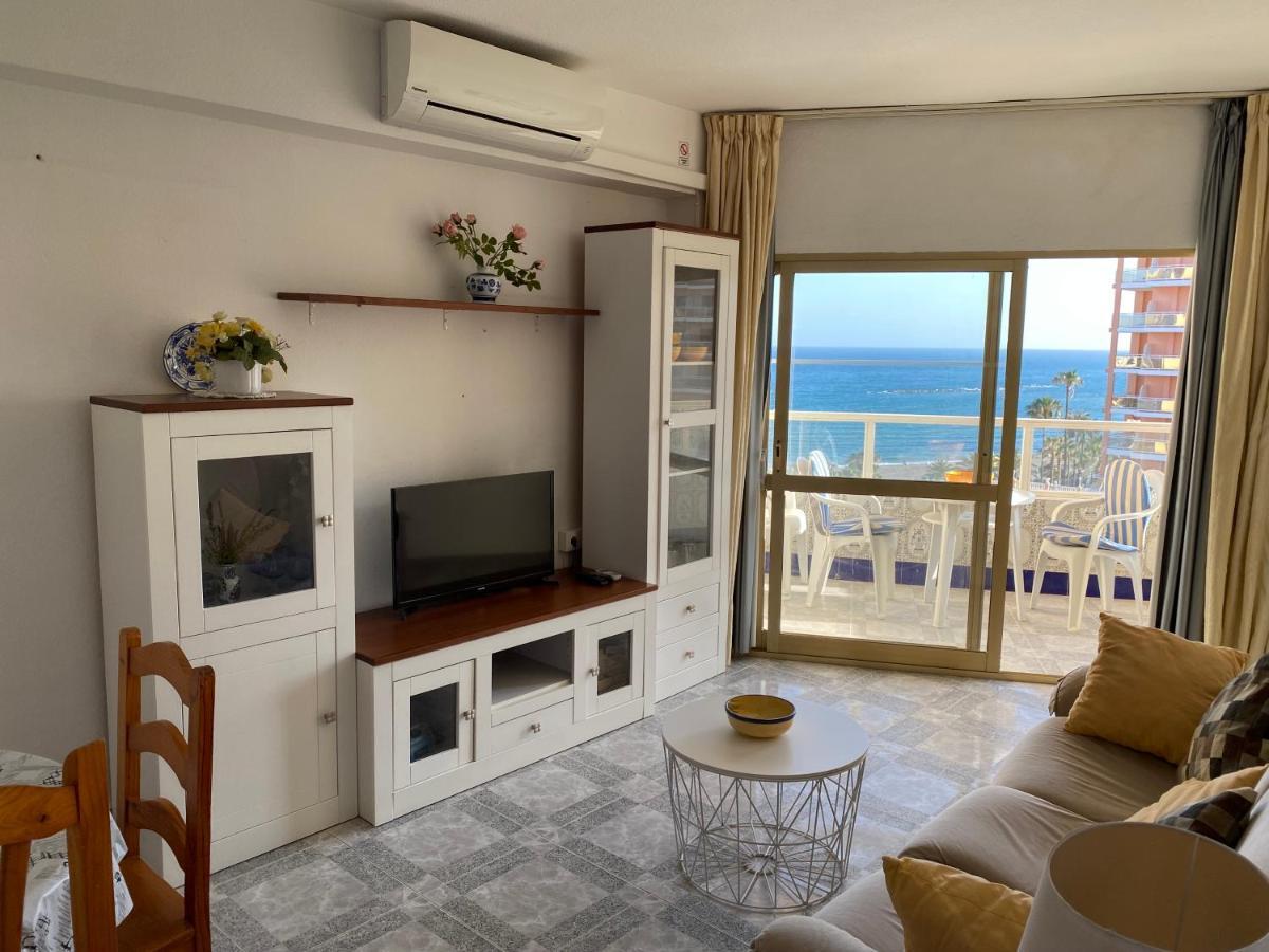 Cozy Apartment With First Line Seaview In Perfect Location, Near The Marina Benalmádena Kültér fotó