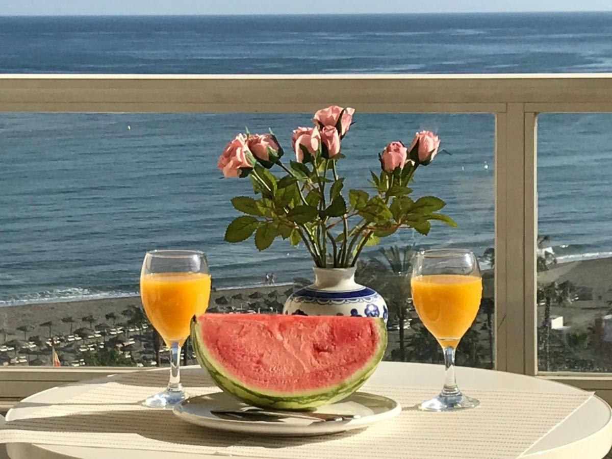 Cozy Apartment With First Line Seaview In Perfect Location, Near The Marina Benalmádena Kültér fotó